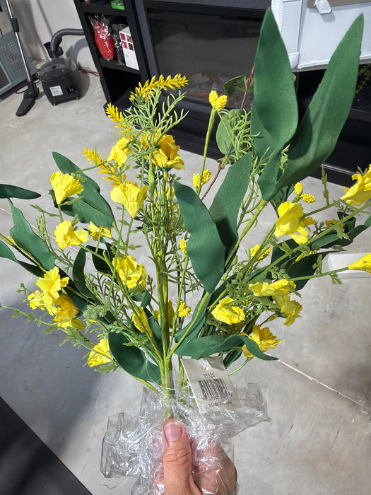 19In Bush-Yellow Wild Daylily With Leaves IP35525