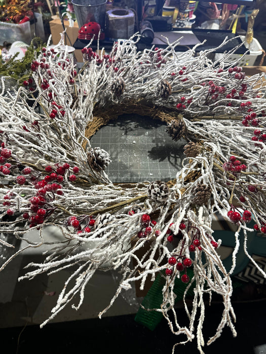 30’’ Snow Twig Berry Wreath Pa4310L-Whrd