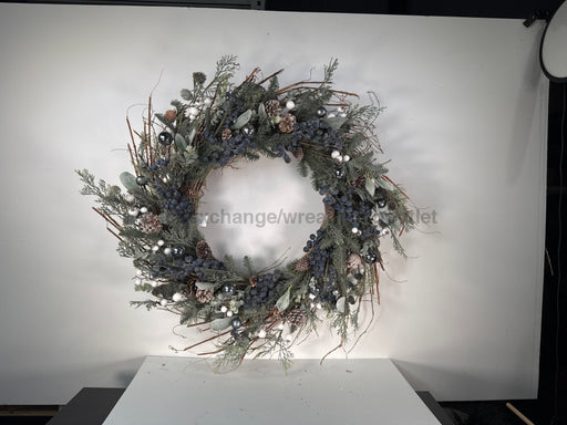 32’’ Blue Berrry Wreath 25X016L -BLWH Base
