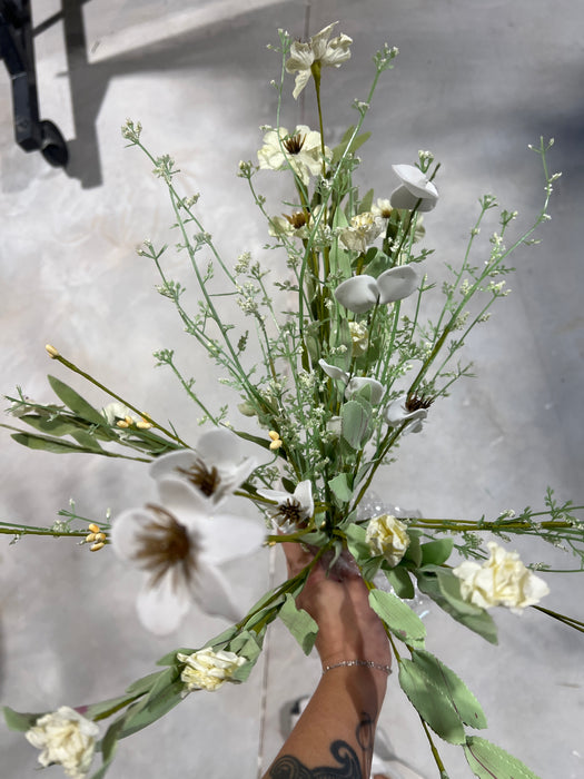 18" Flower Bundle PA1124-WHT