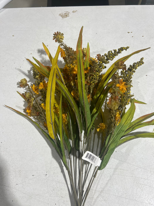 Baby's Breath & Berry Bush - 12 Stems - Green - 72293