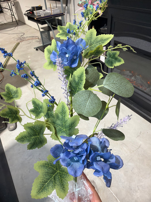 25In Spray-Blue Hydrangea Garden IP35625