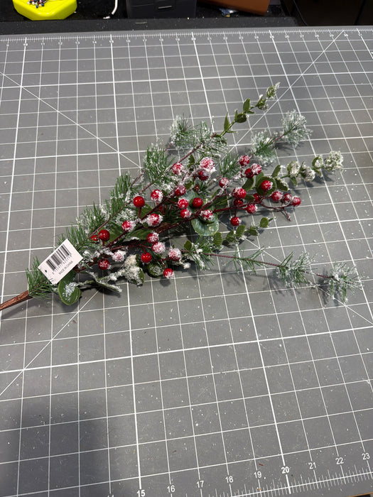 PVC Berry with Snow Mixed Spray Red 62571