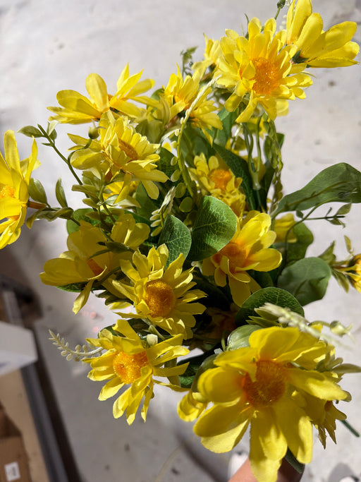 Daisy Bush - 7 Stems - Yellow - 37342 - DecoExchange®