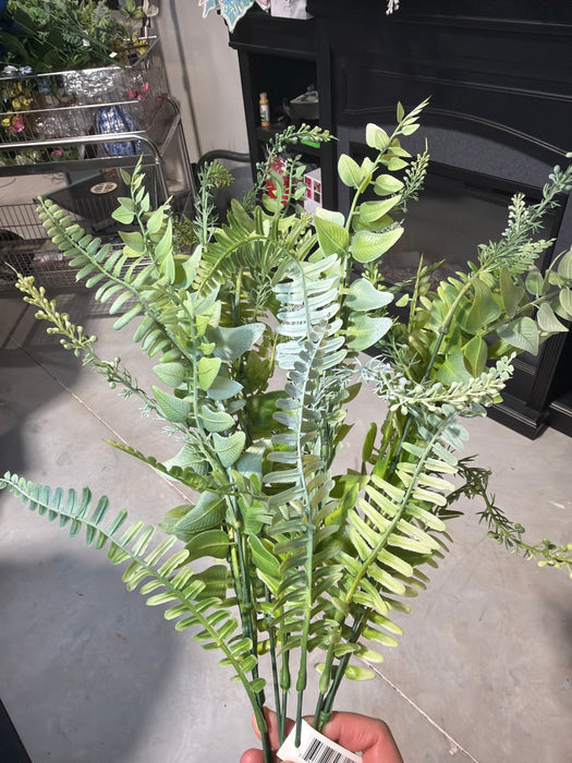 Plastic Fern & Leaves Mix - 7 Stems - Forest Green - 59712 - DecoExchange®