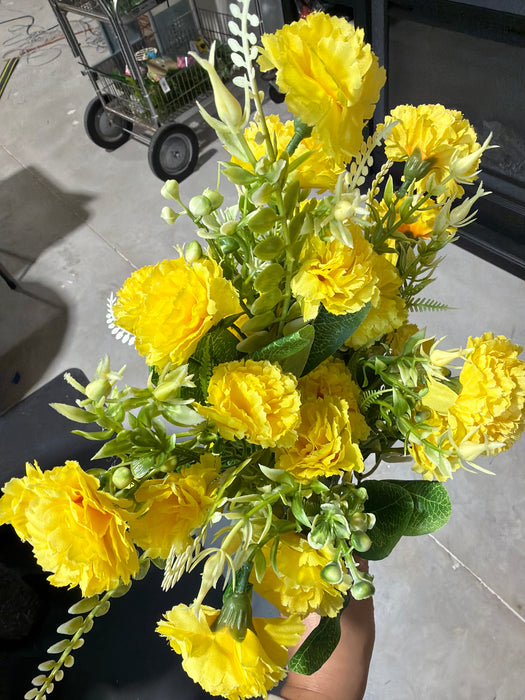 Small Carnation Bush - 9 Stems - Yellow - 37382 - DecoExchange®