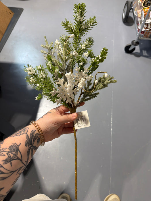 20in Bush-Snowflakes and Pines Holiday IP511157