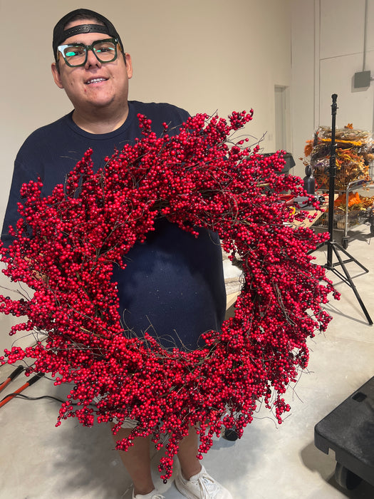 28In Thimble Berry Wreath PA4950S-RED