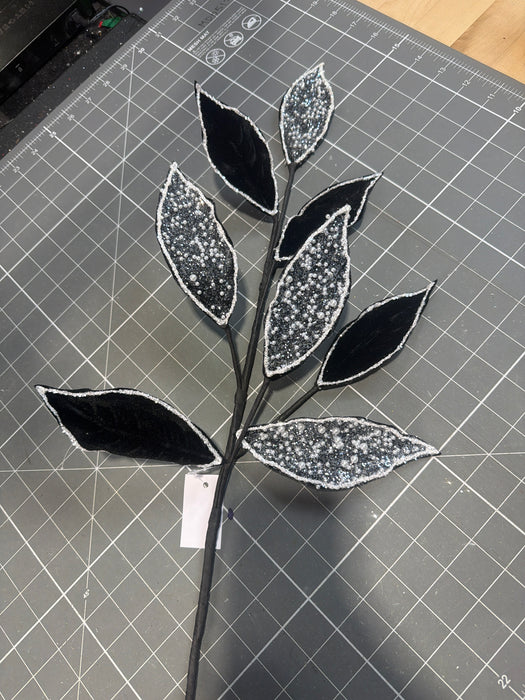 Christmas Leaf Black/White 25044