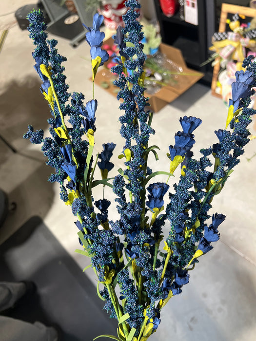 Clover Berry Bush 23" MTF21039-DKBL