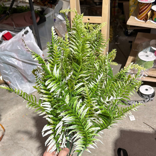 Plastic Large Mix Fern Bush Cream 18 Stems 6 Dozen 57202 Greenery