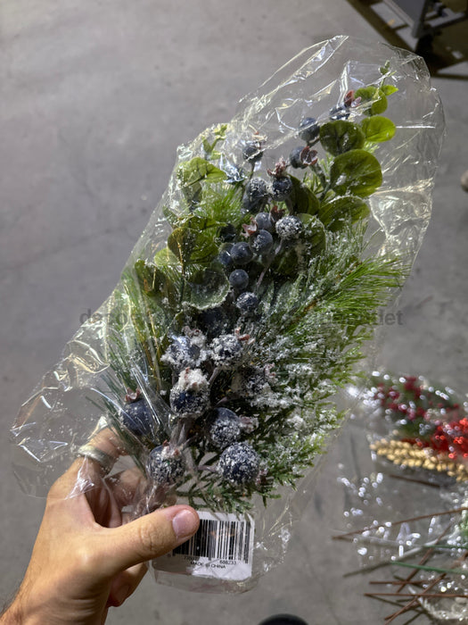 Pvc W/Berry Spry W/Snw Bl 68823 Greenery